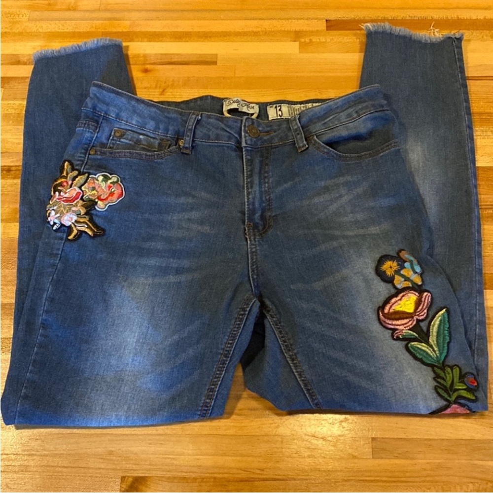 Indigo Rein embroidered Stretch Ankle Jeans size 13